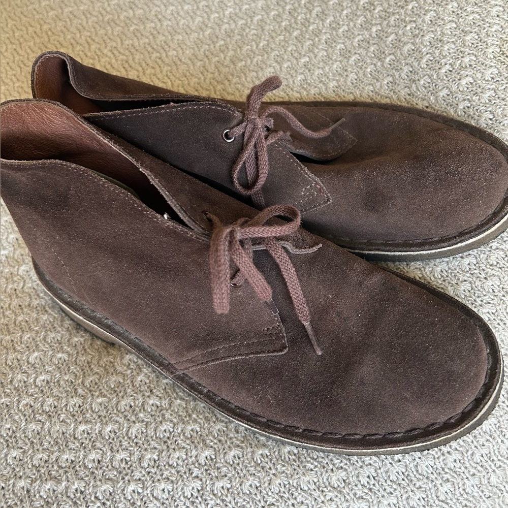 Ladies Original Clark’s brown suede bootie 9.5 B